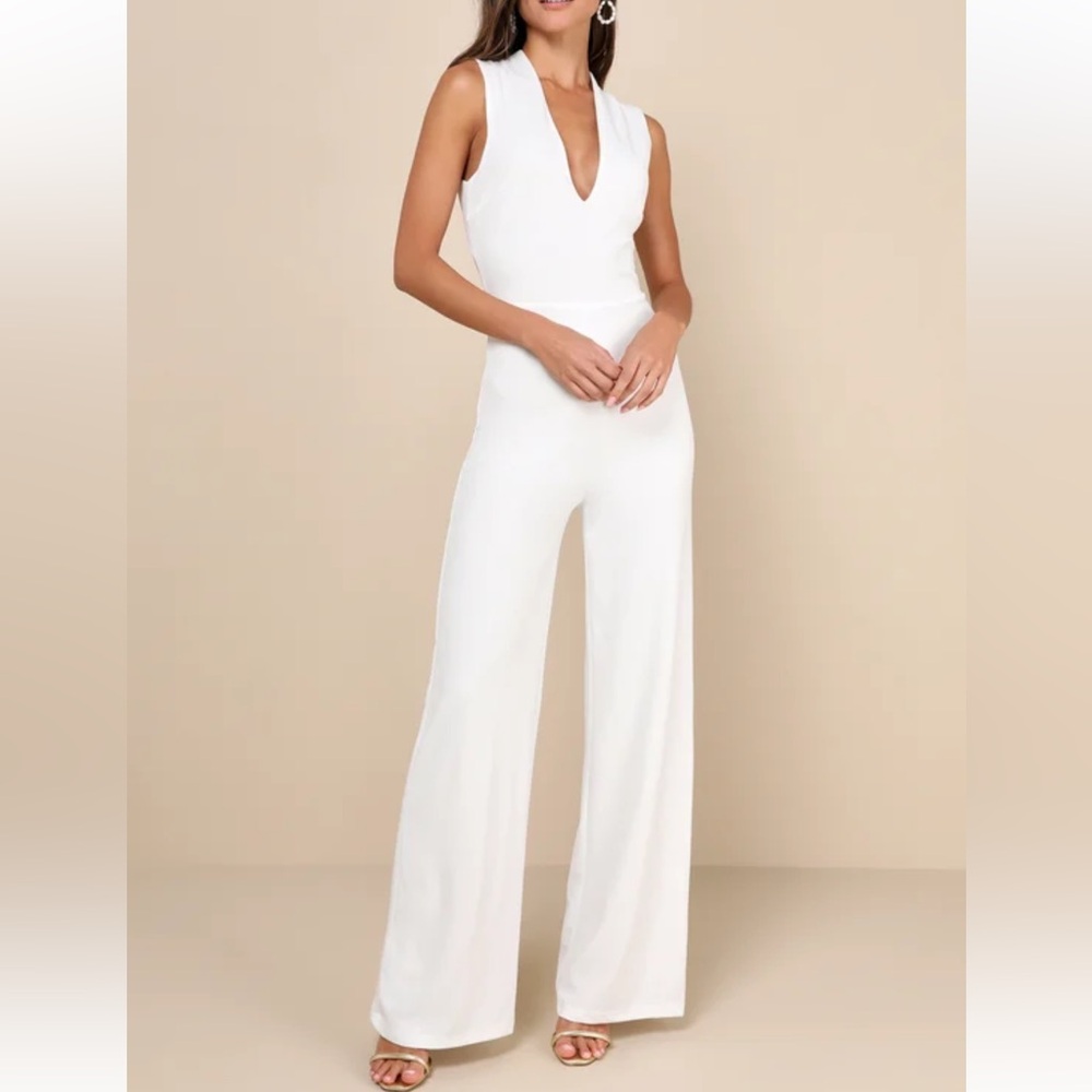 NWT. White V-Neck Backless Wide-Leg Jumpsuit- Lulu’s